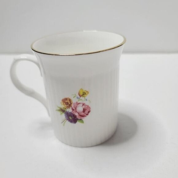 Vintage Royal Castle Fine Bone China England Pink Floral Bouquet Teacup - Picture 5 of 10
